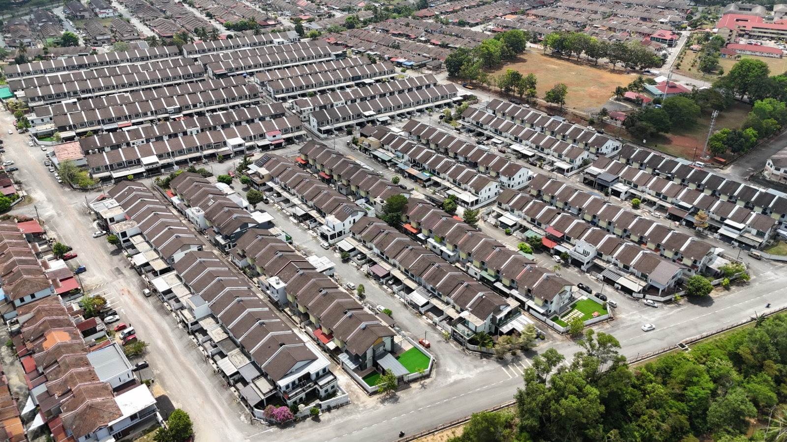 Aerial view across the completed link-house rows at Bandar Indera Mahkota 2, Kuantan